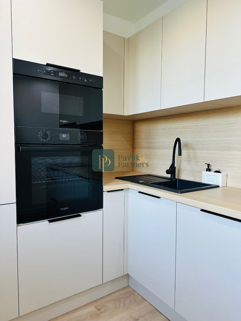 Predaj krásny 2 izbový byt, balkón, čerstvá rekonštrukcia, centrum mesta