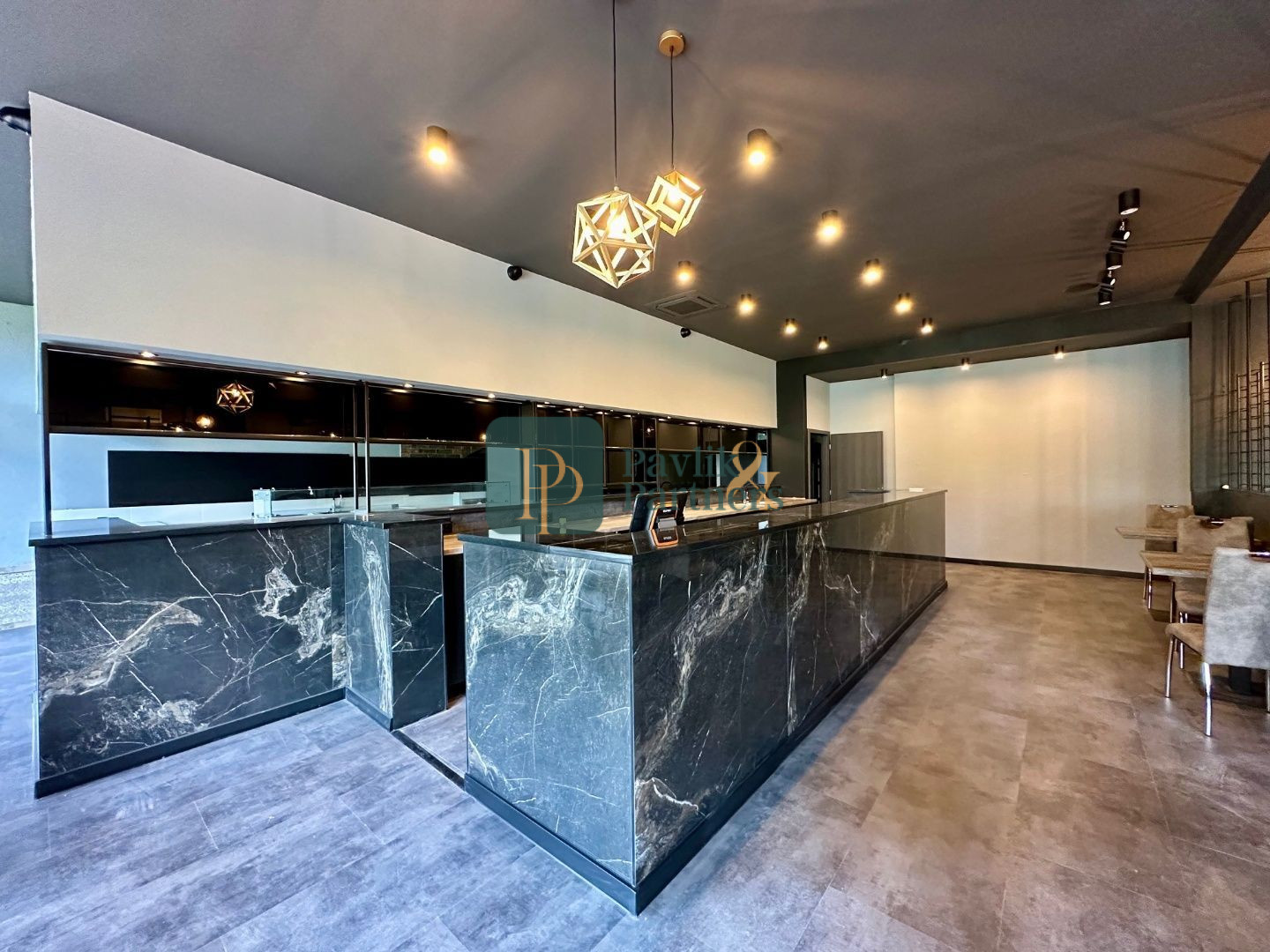 Odstúpenie luxusnej prevádzky, úplne centrum mesta, kompletne zariadená