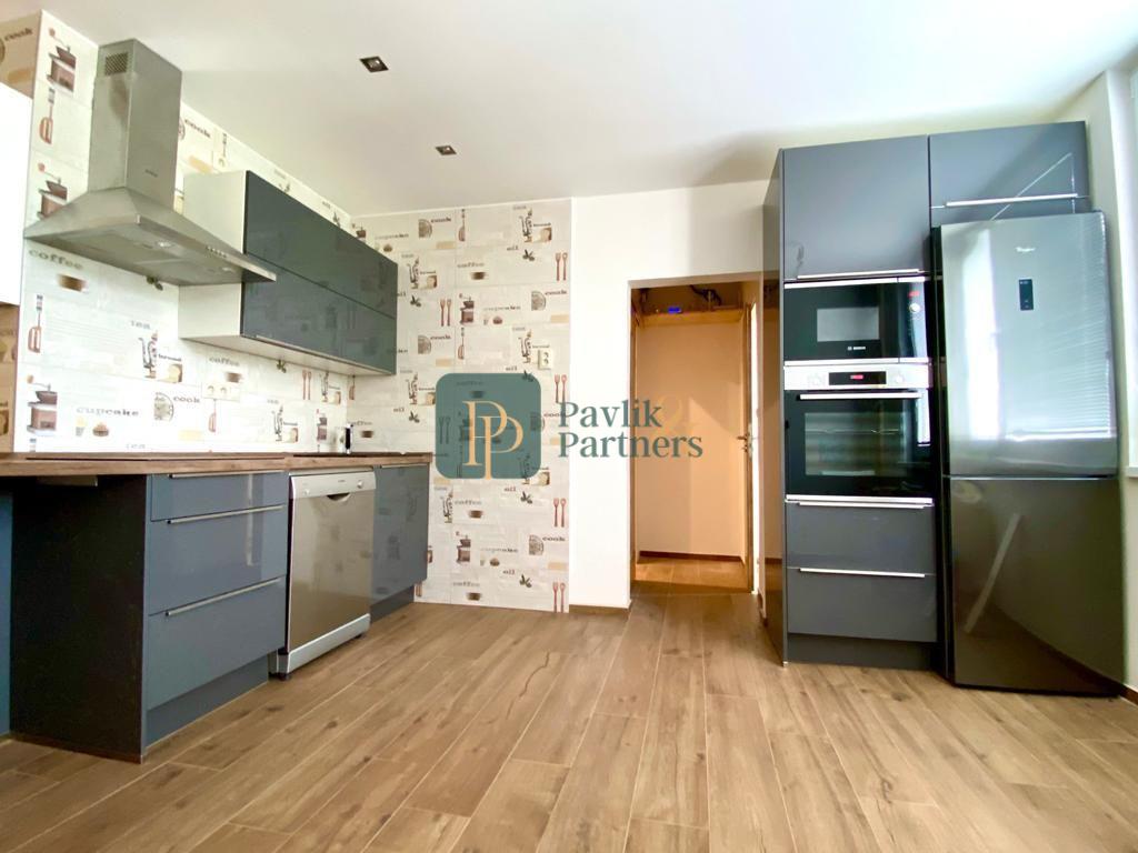 Prenájom 3 izb.byt Chrenová, balkón, zariadený.