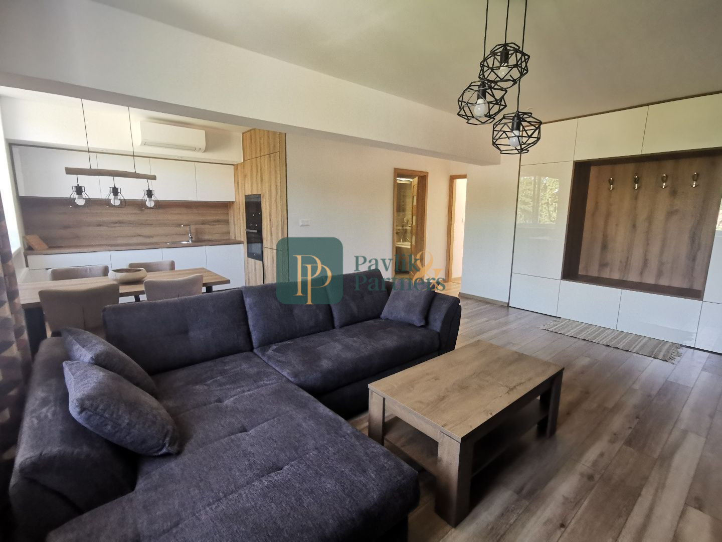 Prenájom krásny 2 izbový byt pod hradom, balkón, centrum mesta