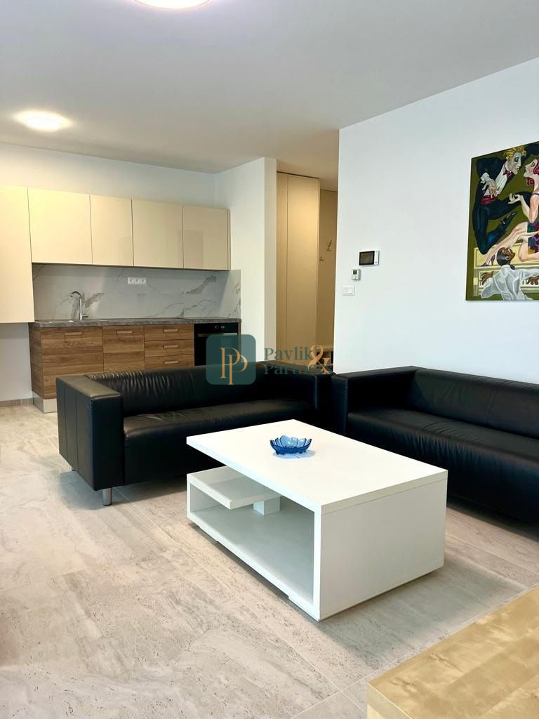 Prenájom nadštandardný 2 izbový byt, novostavba, 1x garážové státie