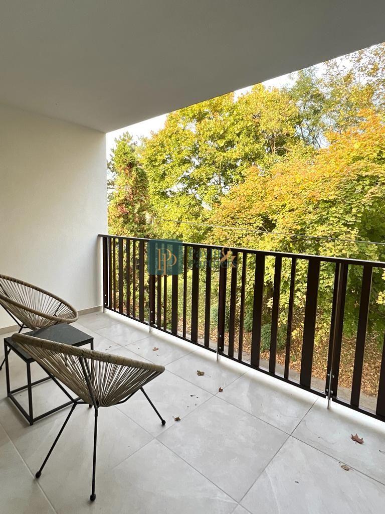 Prenájom novostavba 4izb.byt 99m2, centrum, 2 garážové státia