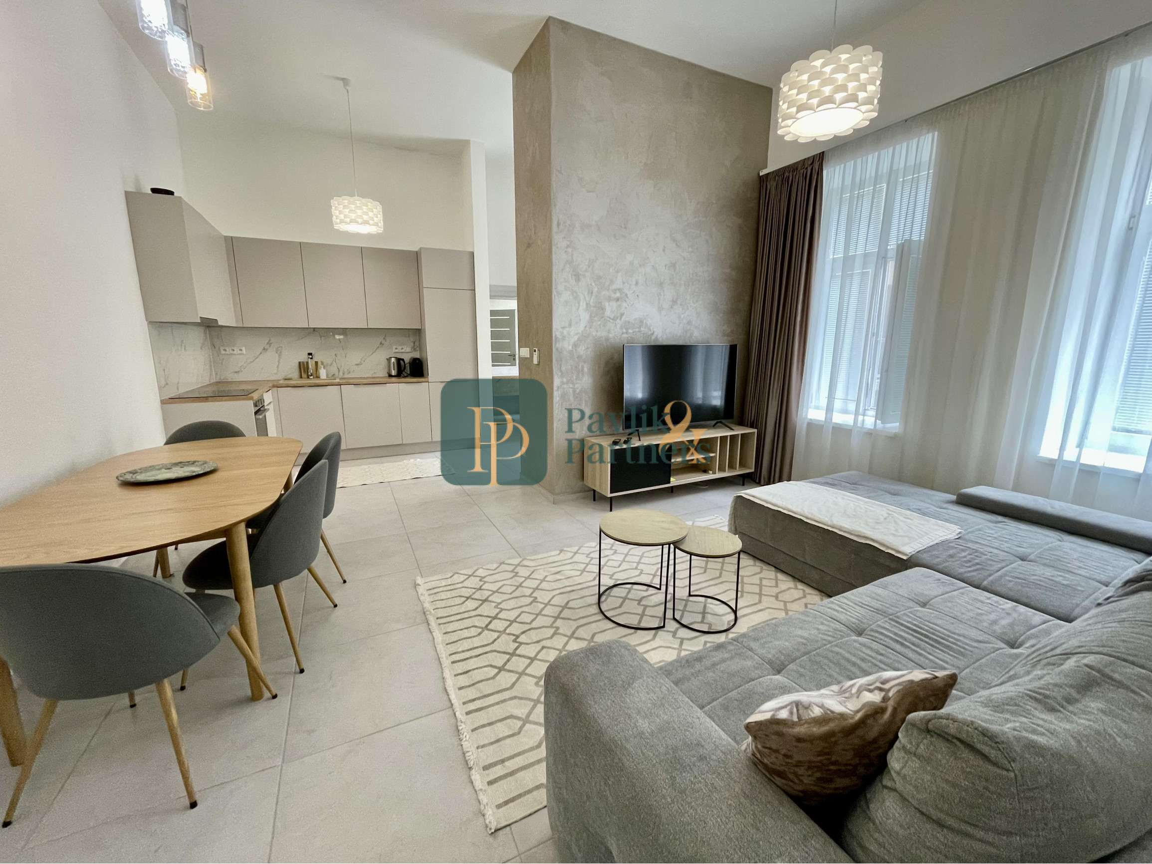 Exkluzívny 2izbový byt na prenájom, historické centrum mesta NR