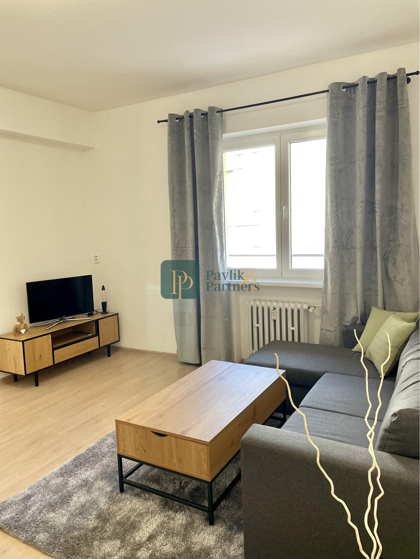 Prenájom veľký 2.izbový byt, tehla, 2x balkón, výhľad na hrad Nitra