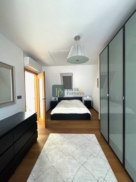 Prenájom 3 izbový mezonetový byt, zariadený, balkón, centrum, parkovanie vo dvore