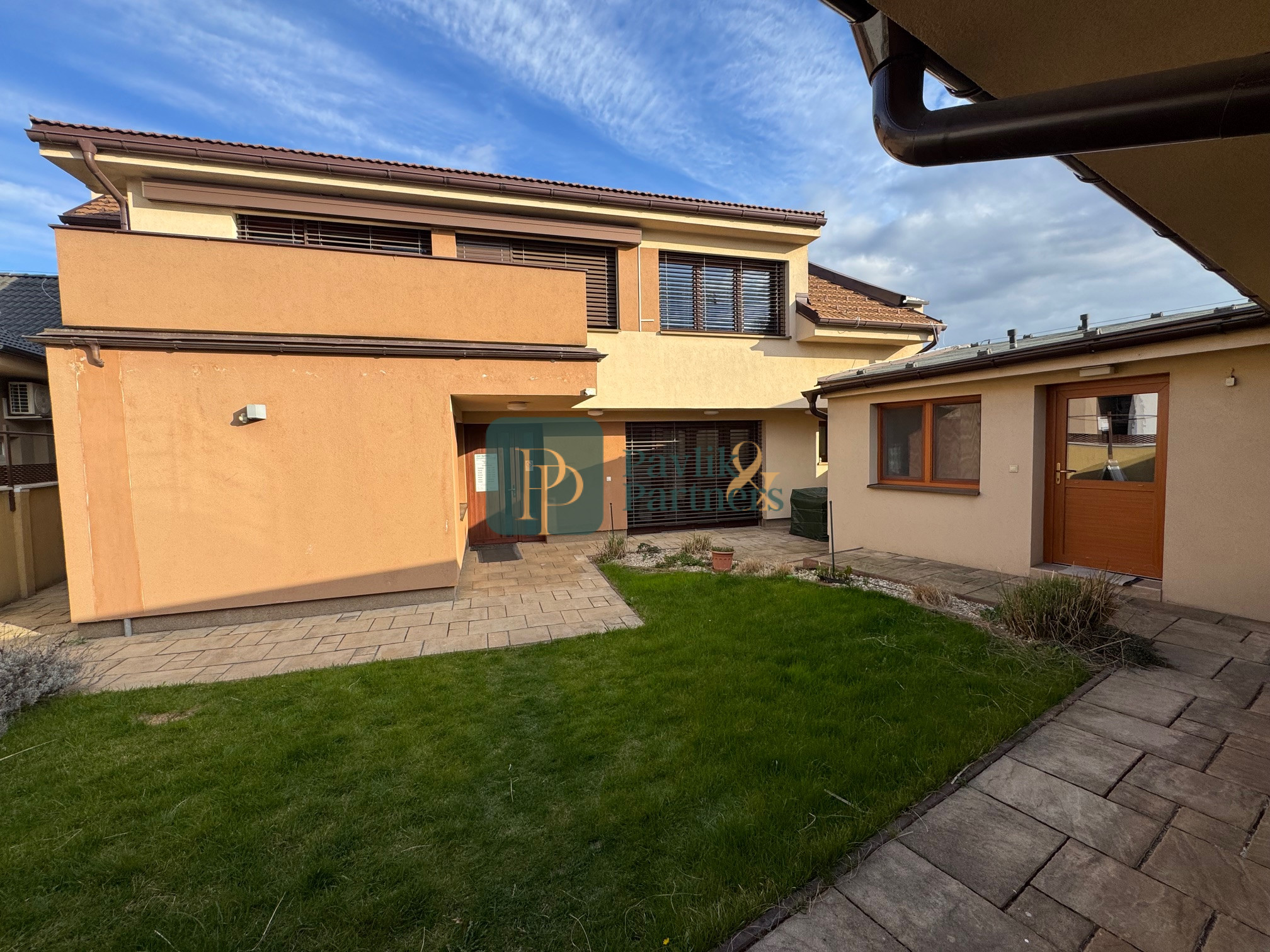 Prenájom kancelárske priestory, centrum mesta, 211 m2, parkovanie