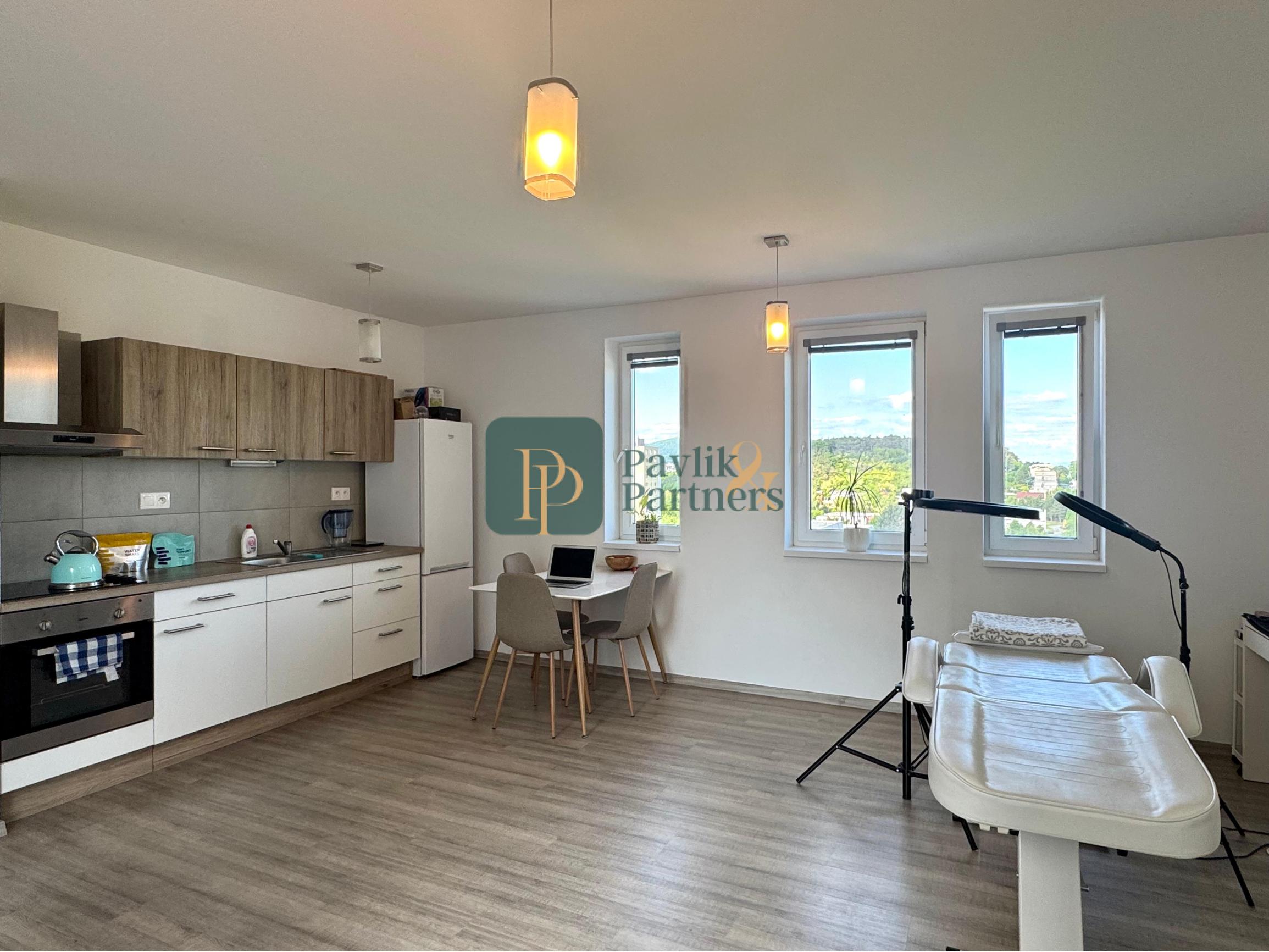 Prenájom 2 izbový byt, veľký balkón, novostavba, garážové státie