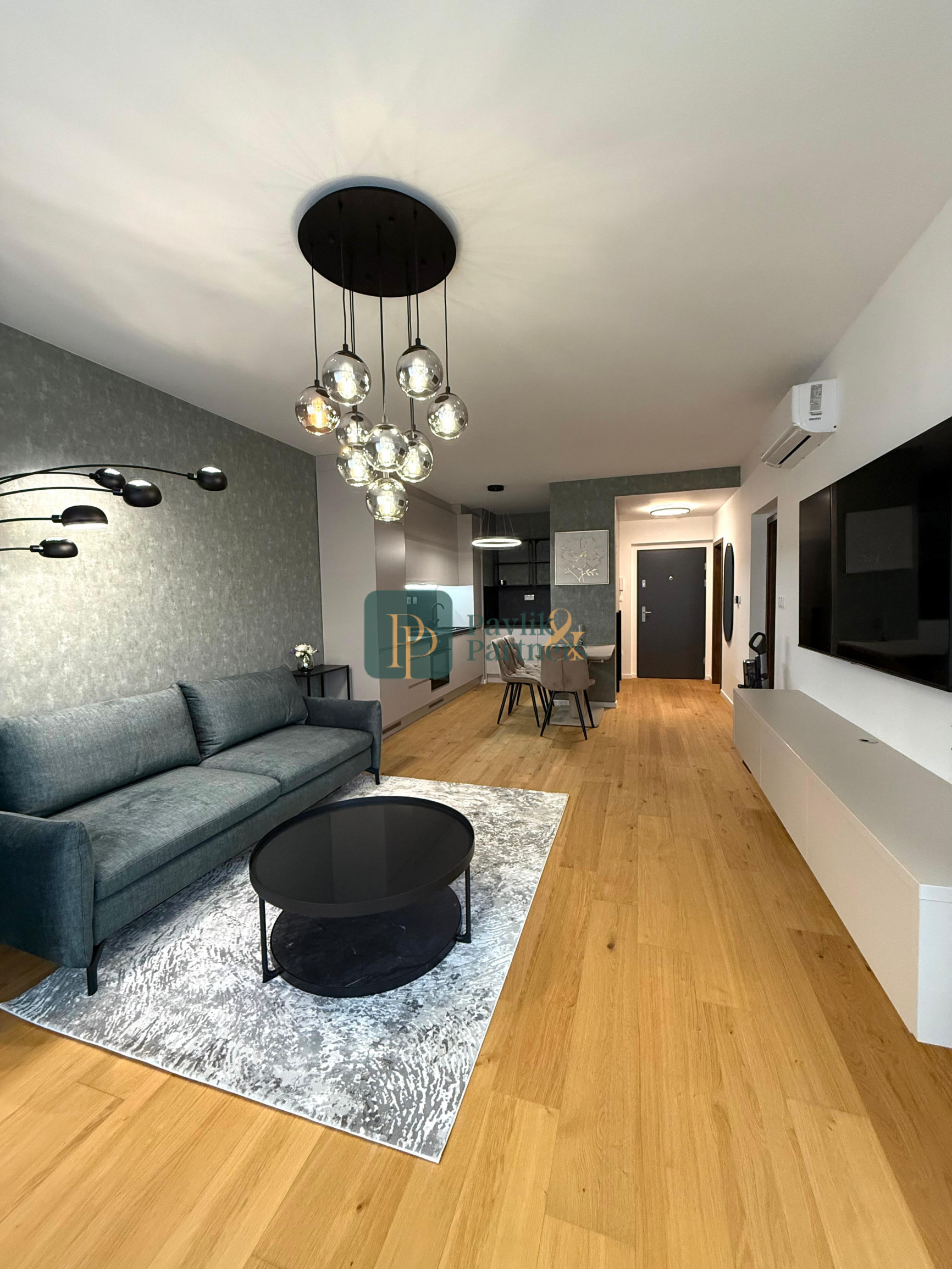 Prenájom štýlový 2 izbový byt s terasou, parkovaním, priamo pod hradom - REZERVOVANÝ