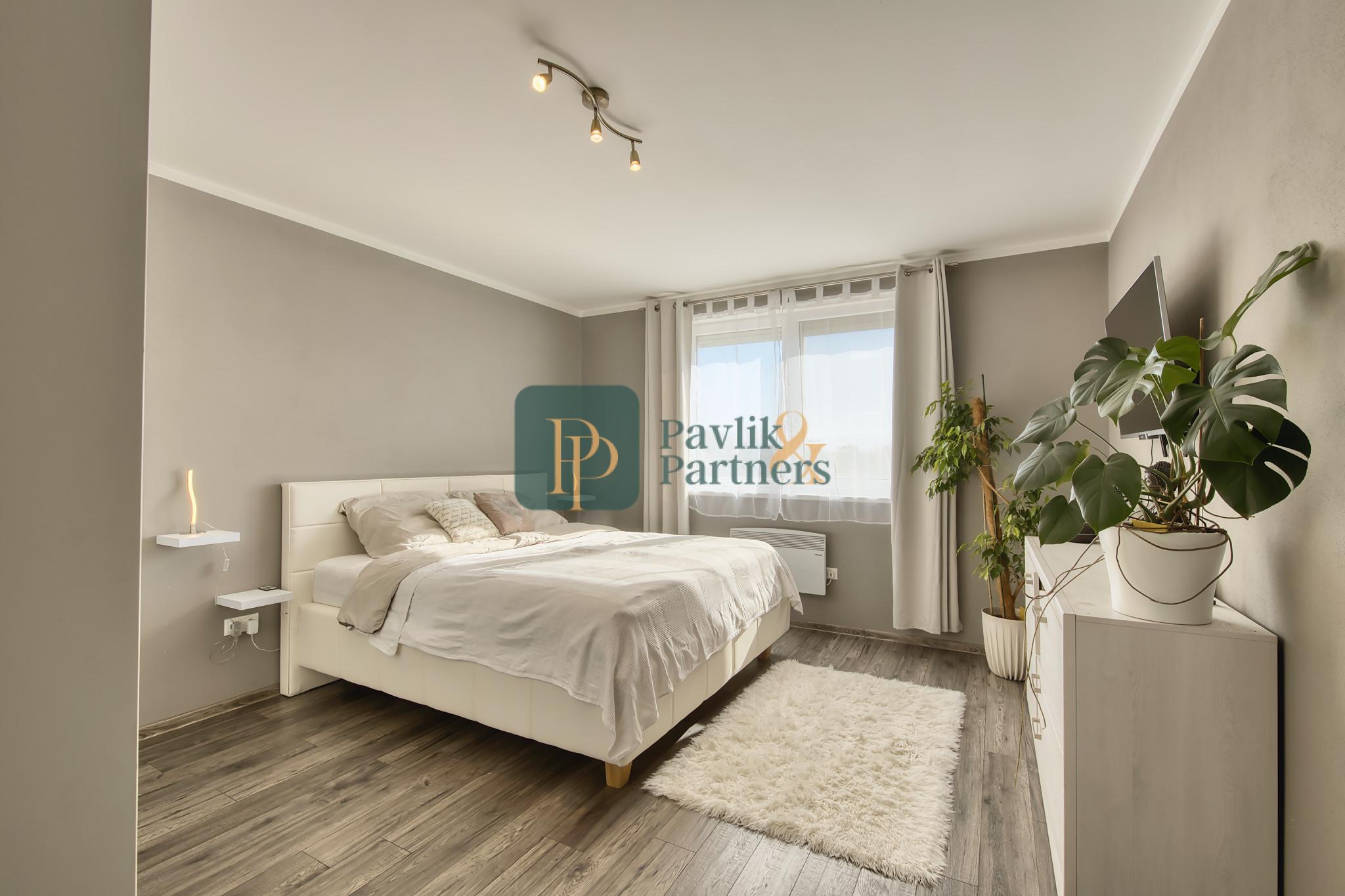 Predaj 4 izbový moderný rodinný dom, garáž, zariadený