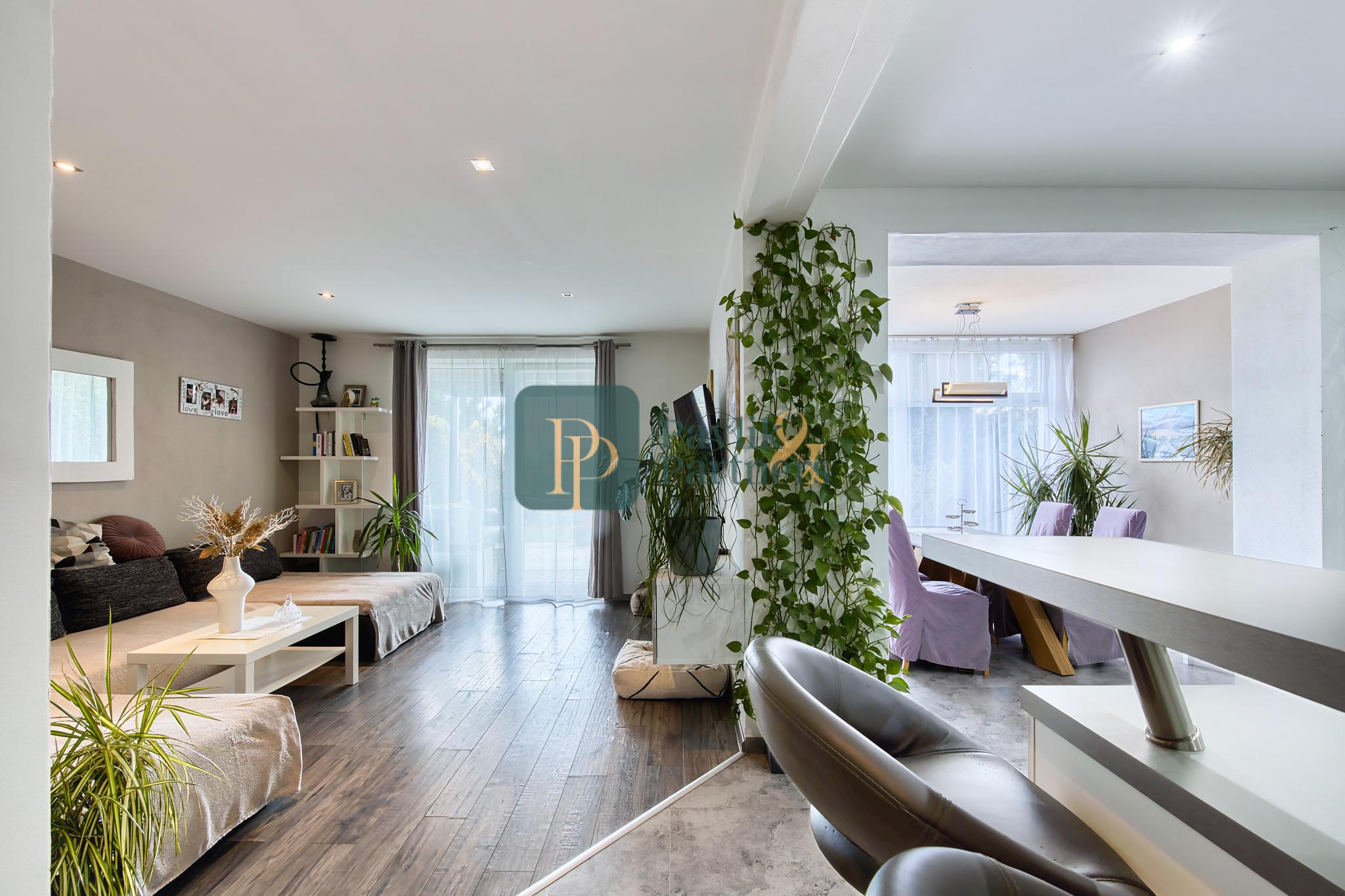 Predaj 4 izbový moderný rodinný dom, garáž, zariadený