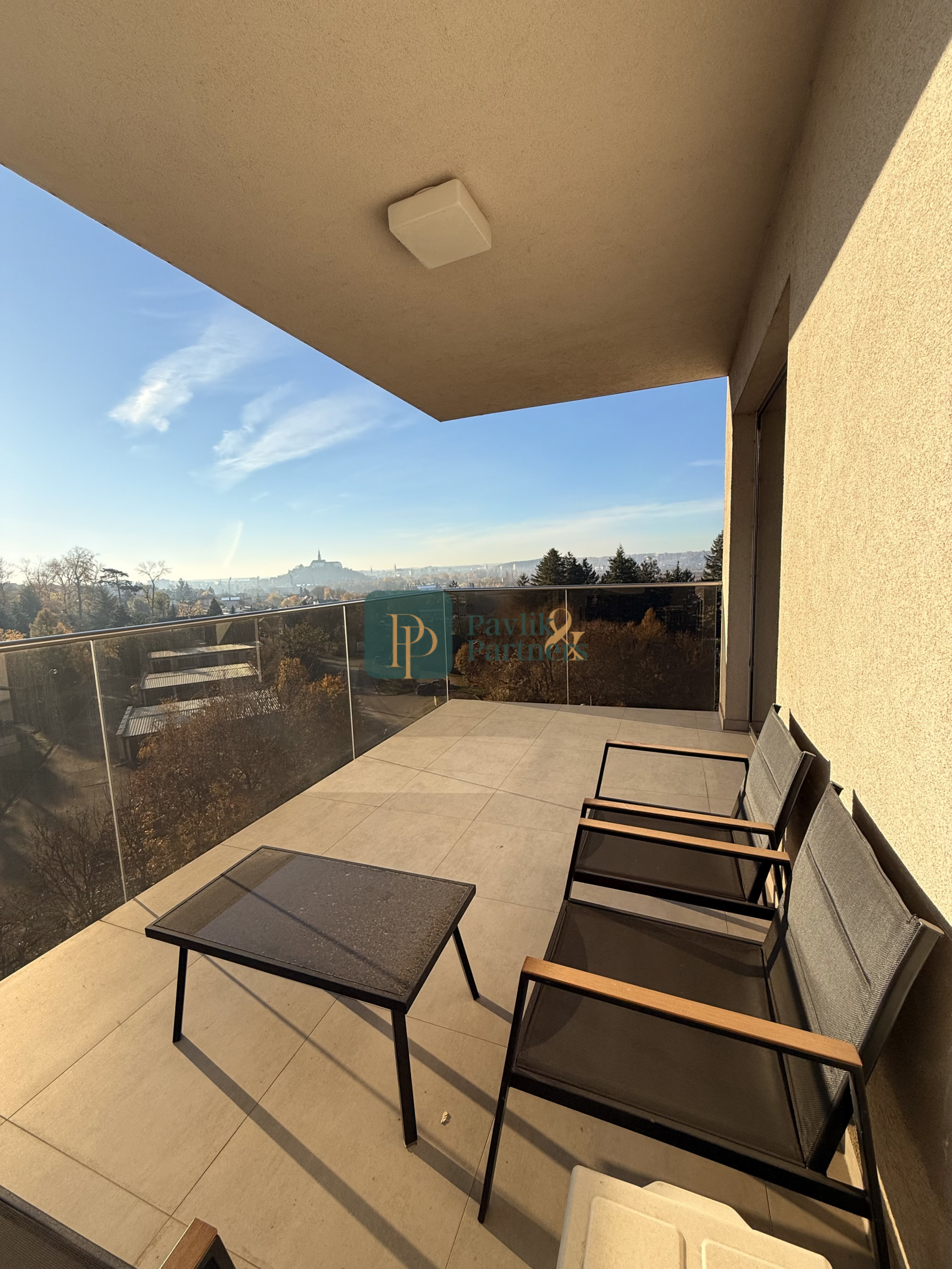 Prenájom 2 izbový byt, Zobor, veľká terasa, garáž, krásne výhľady