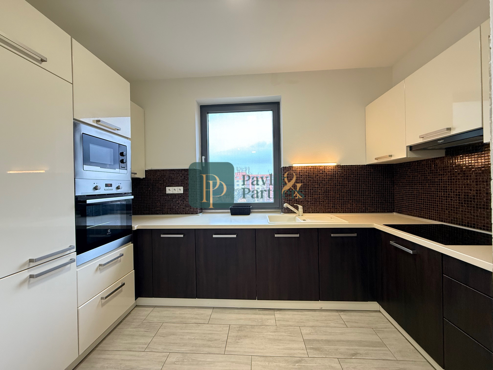 Prenájom veľký 2 izbový byt, terasa, garážové státie, Zobor