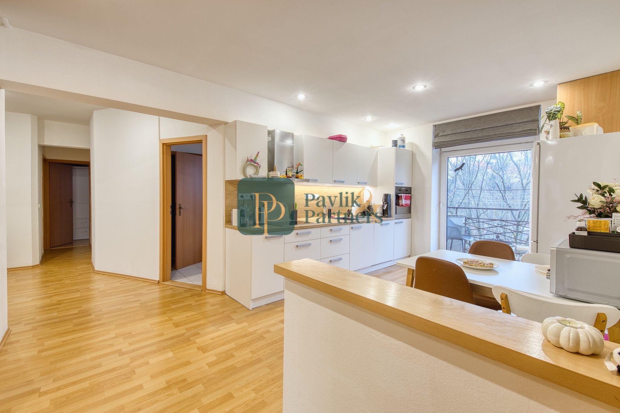 Predaj veľkometrážny 3 izbový byt, 2x kúpeľňa, 2x balkón, tehla