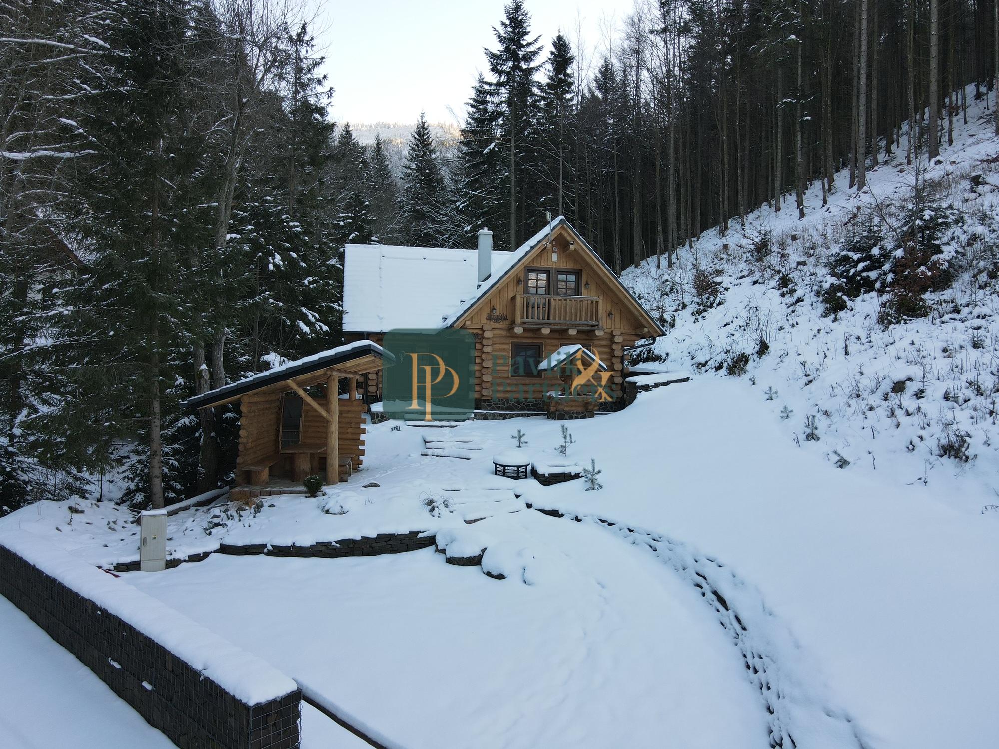 Predaj 4 izbový zrub pri lese, 7,5á pozemok, Nízke Tatry, EXKLUZÍVNE!