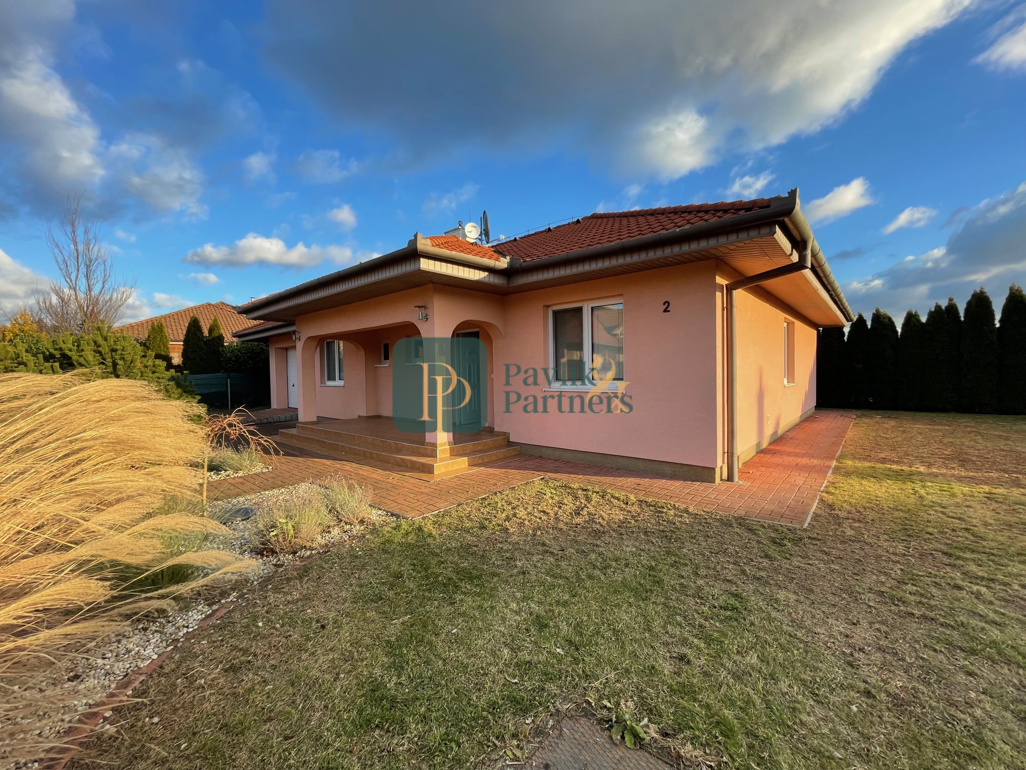 Prenájom 4 izbový rodinný dom, zariadený, Janíkovce, garáž