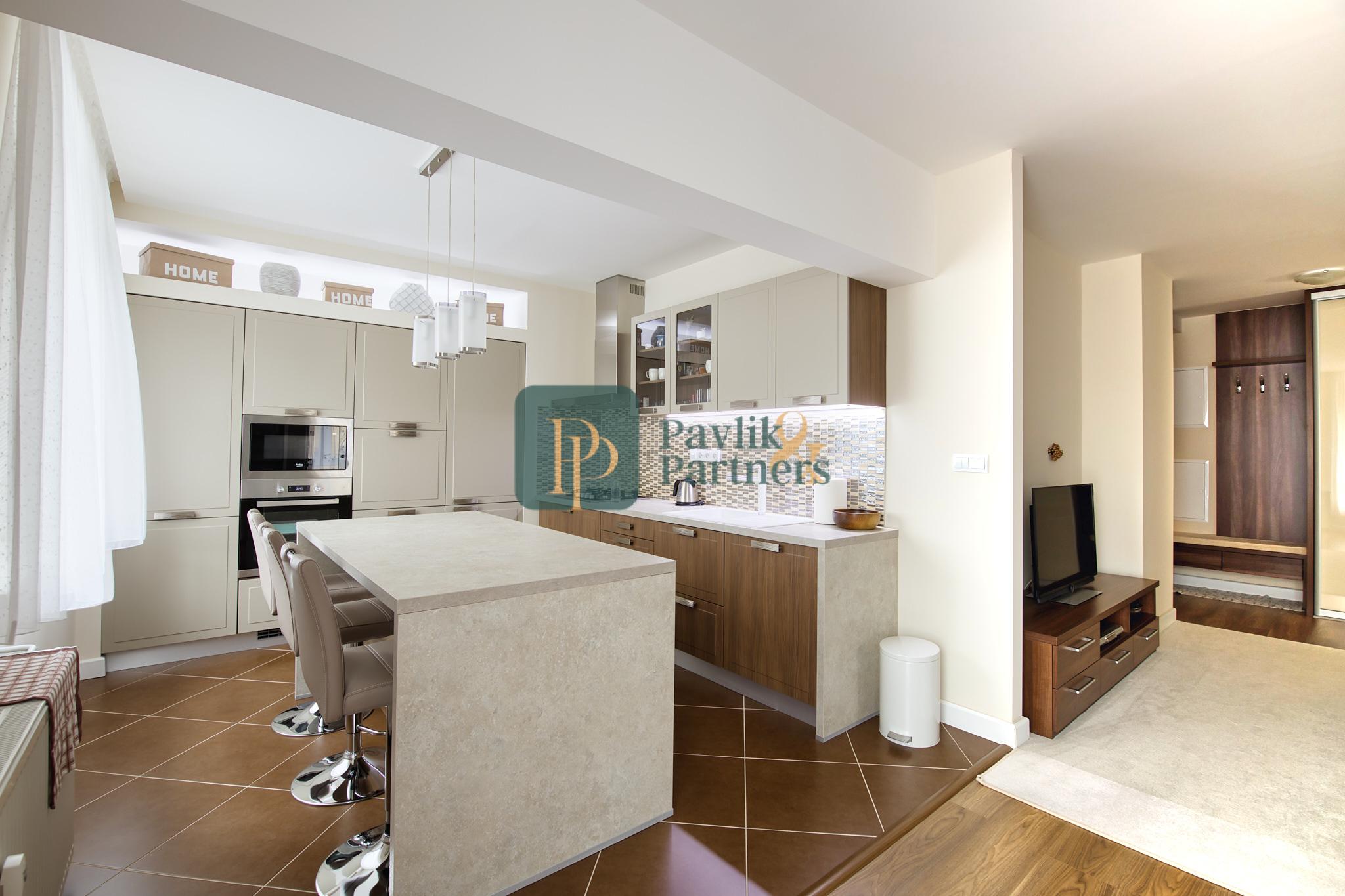 Predaj nadštandardný 3 izbový byt, centrum mesta, tehlová bytovka