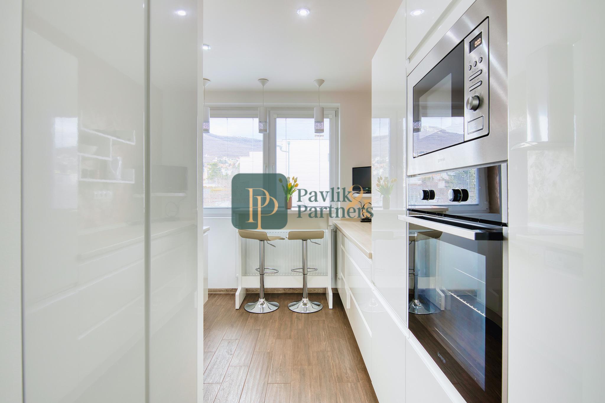 Predaj veľký 3 izbový byt, Zobor, tehla, loggia, krásne výhľady