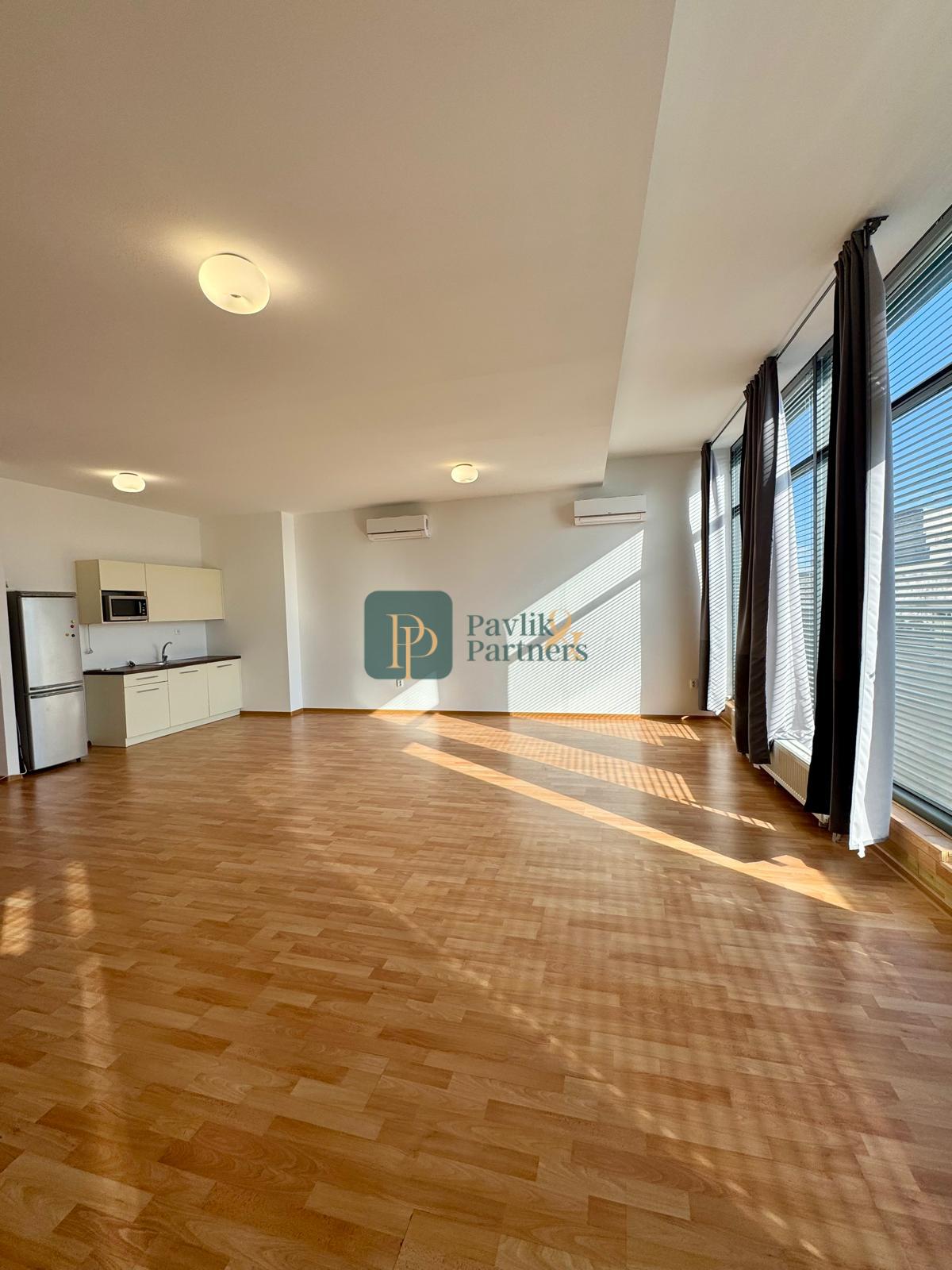 Prenájom kancelárske priestory, 110m2, parkovacie miesto, úplne centrum mesta.