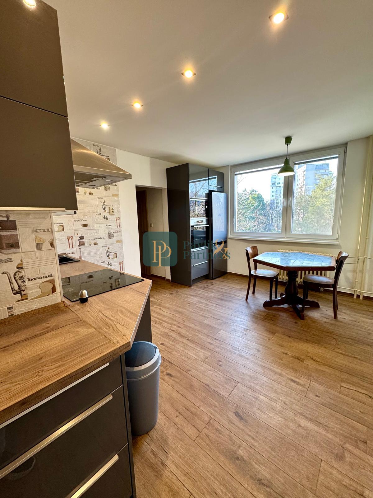 Prenájom 3 izb.byt Chrenová, balkón, zariadený.