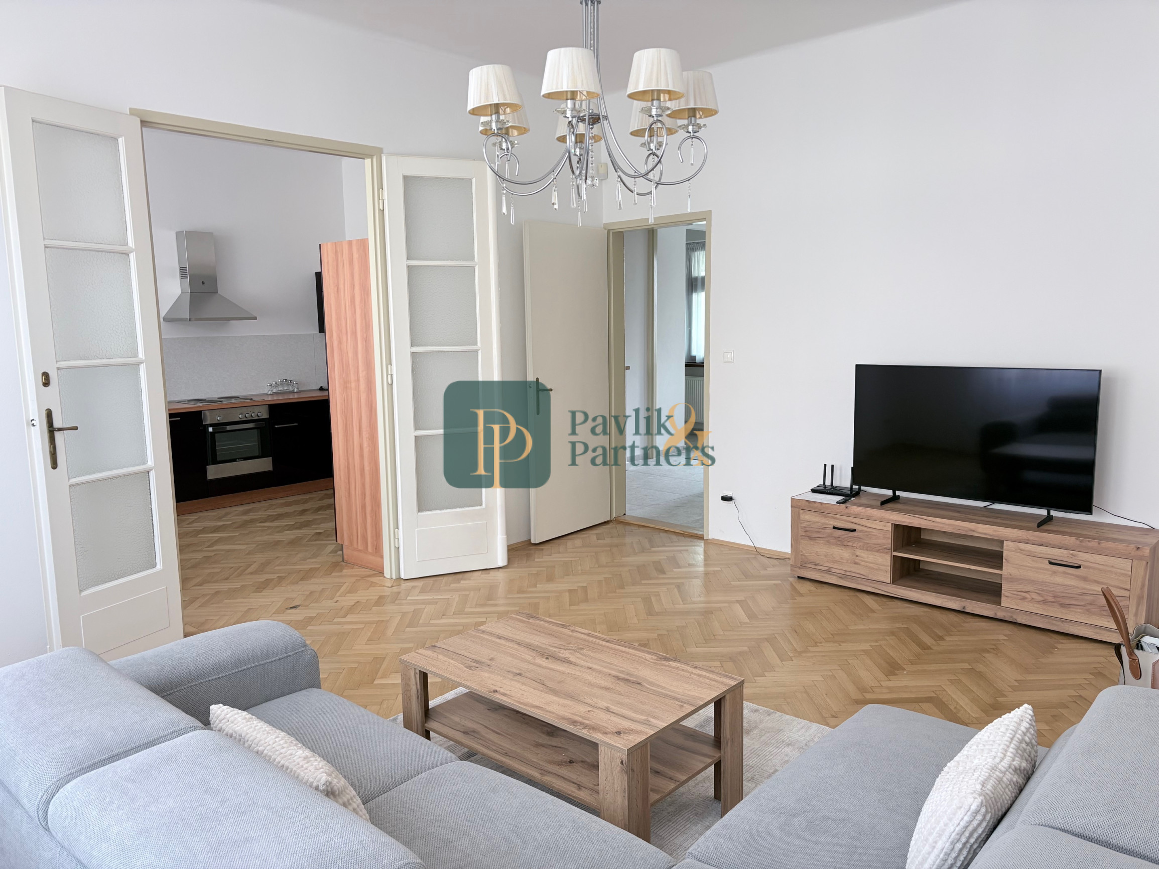 Prenájom veľkometrážny 2 izbový byt, staromestské bývanie, 78m2