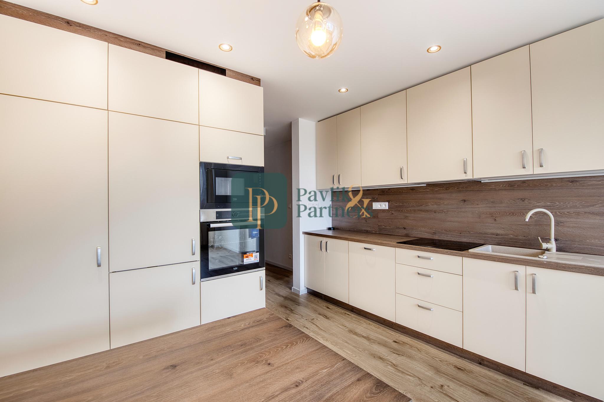 Predaj 3 izbový byt, balkón, Chrenová, kompl.rekonštrukcia