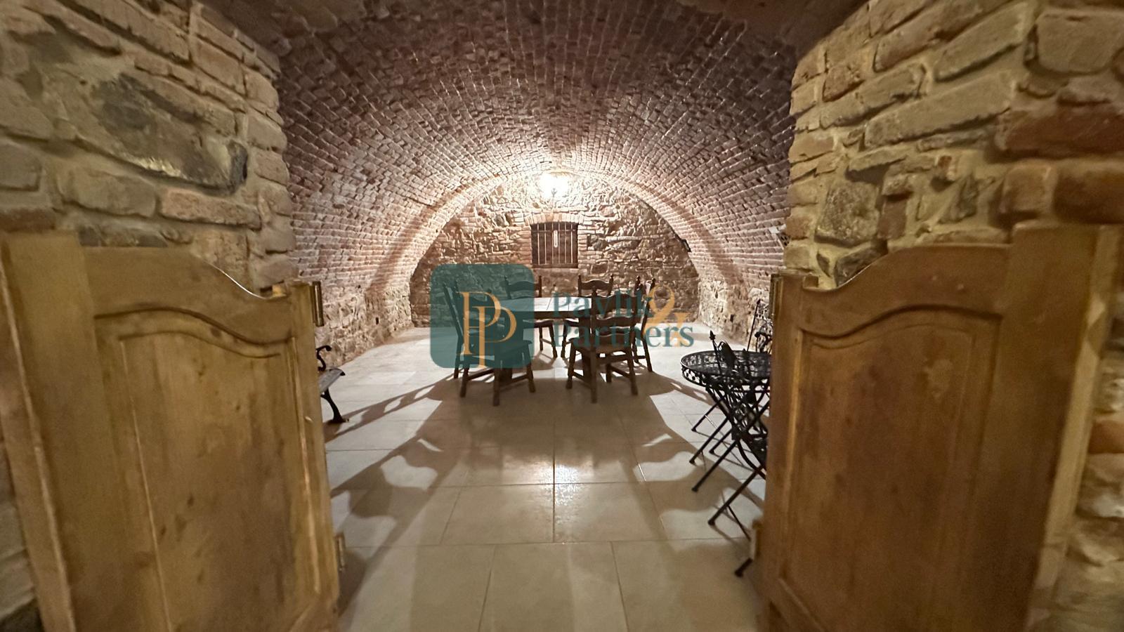 Prenájom unikátna hradná pivnica + nádvorie