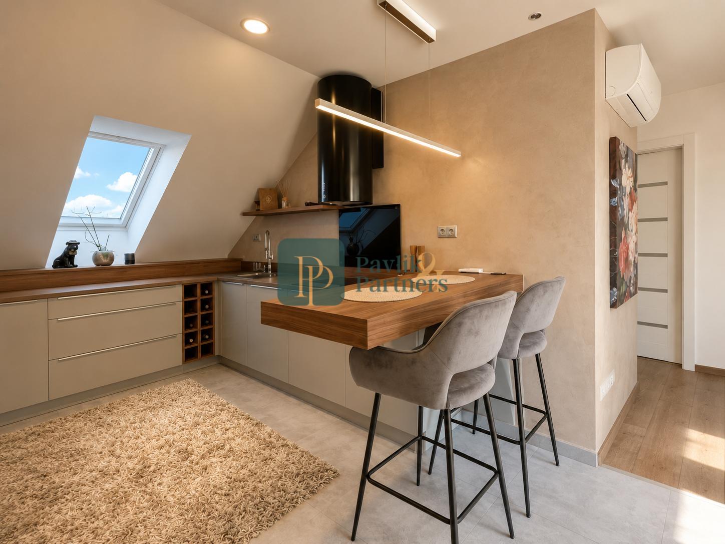 Predaj nadštandardný 3 izbový byt, tehla, terasa, zariadený