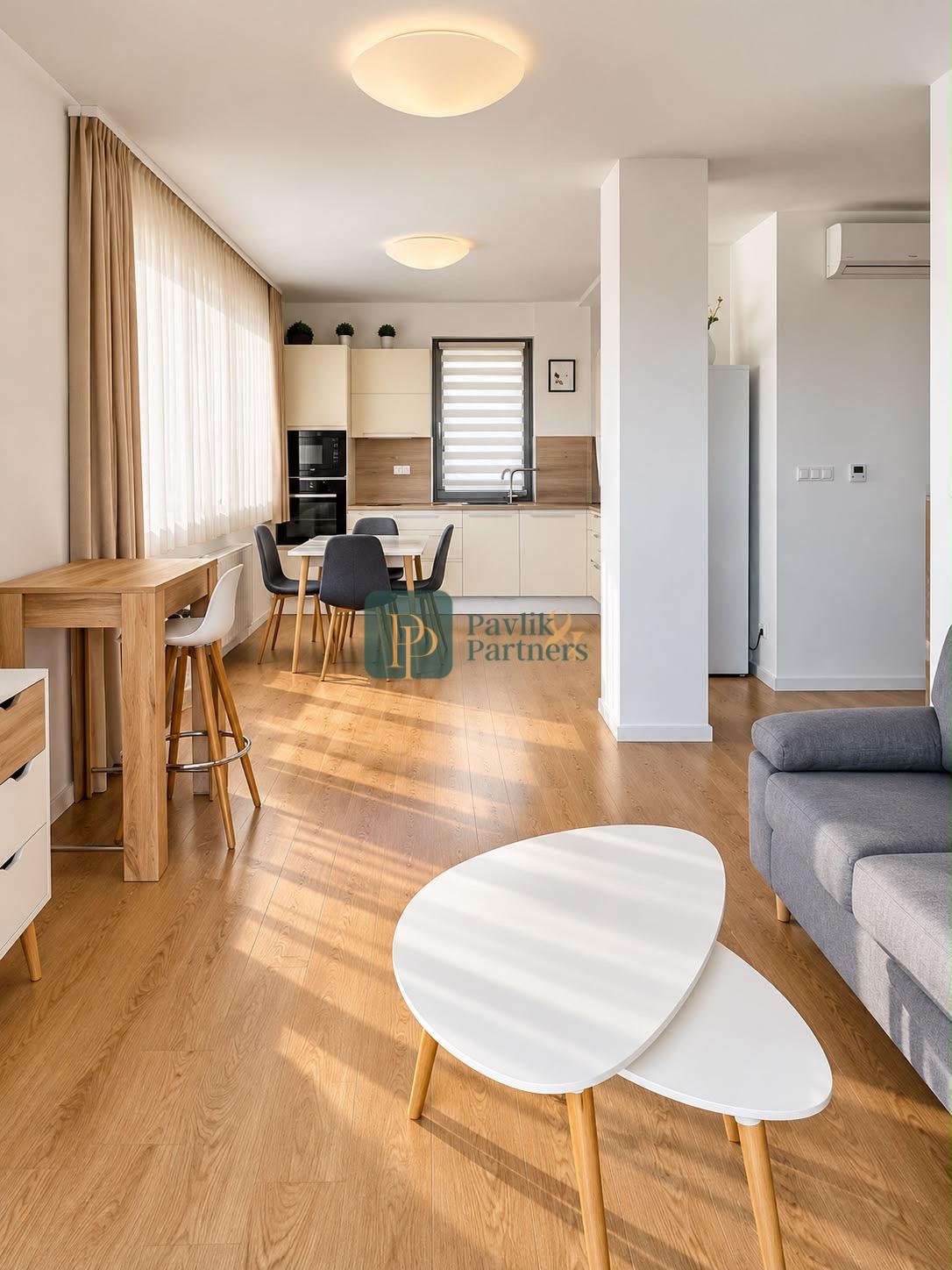 Predaj veľký 2 izbový byt, 10m2 terasa, 2x parkovacie miesto, Zobor